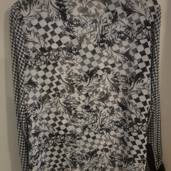 Black & white top - Picture 2 of 3